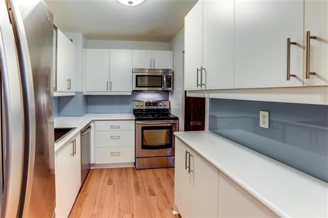 107 - 67 Richmond St, Richmond Hill, L4C3Y3 | Image 3