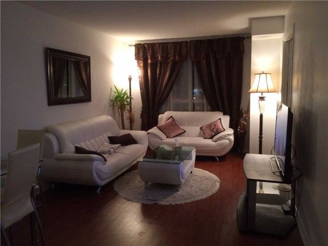 911 - 185 Oneida Cres, Richmond Hill, L4B0B1 | Image 2