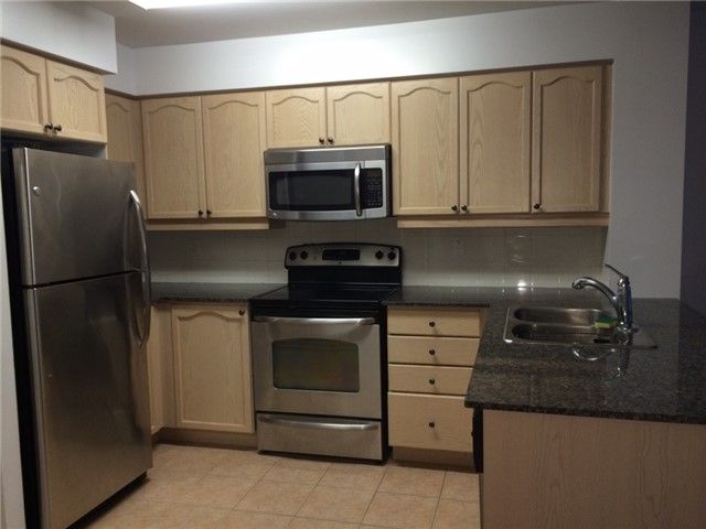 911 - 185 Oneida Cres, Richmond Hill, L4B0B1 | Image 3