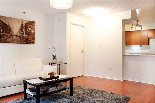 821 - 75 Weldrick Rd E, Richmond Hill, L4C0H9 | Image 3