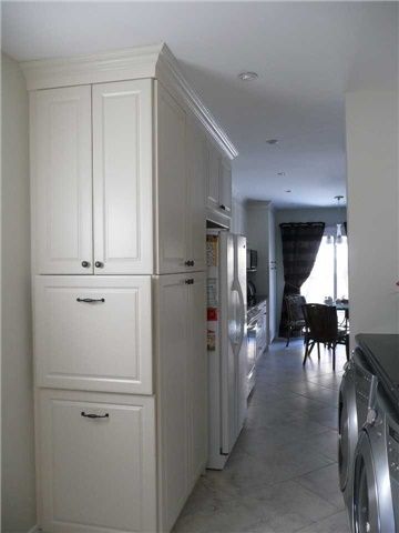 109 Samantha Circ, Richmond Hill, L4B2S1 | Image 3