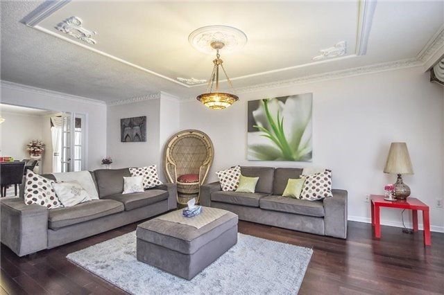 2 Hampstead Crt, Markham, L3R3S7 | Image 3