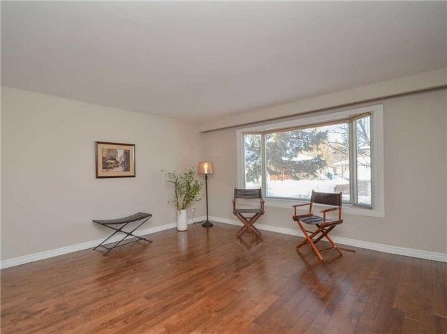 107 Cherrywood Dr, Newmarket, L3Y 2X6 | Image 2