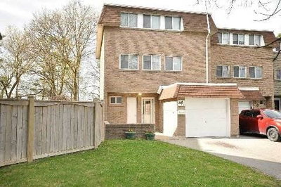 Townhouse sold at 32 Henderson Drive, Aurora, Ontario, L4G3L2 - Aurora Highlands - MLS: N3430143