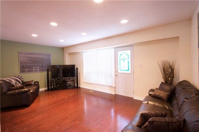 15 - 1 Wootten Way S, Markham, L3P3H7 | Image 2