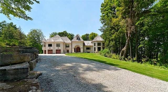 1865 Davis Dr W, King, L3Y 4V9 | Image 2