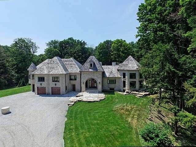 1865 Davis Dr W, King, L3Y 4V9 | Image 3