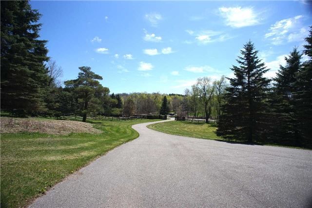 2600 17th Sideroad Rd, King, L7B1A3 | Image 2