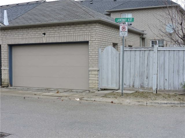 2 Castle Park Blvd, Vaughan, L4H1M5 | Image 2