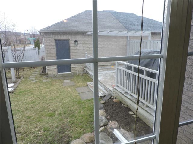 2 Castle Park Blvd, Vaughan, L4H1M5 | Image 3