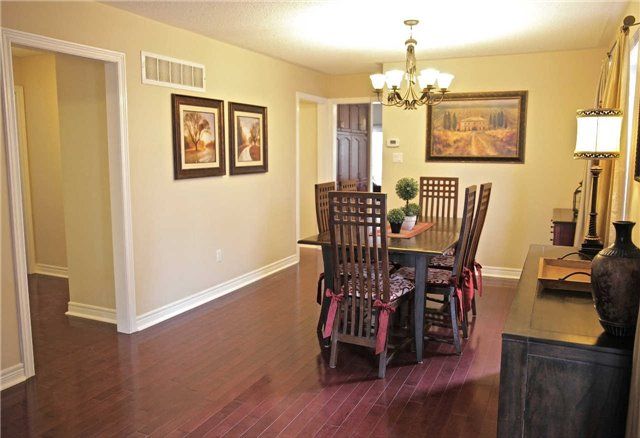 158 Roselena Dr, King, L0G1T0 | Image 2