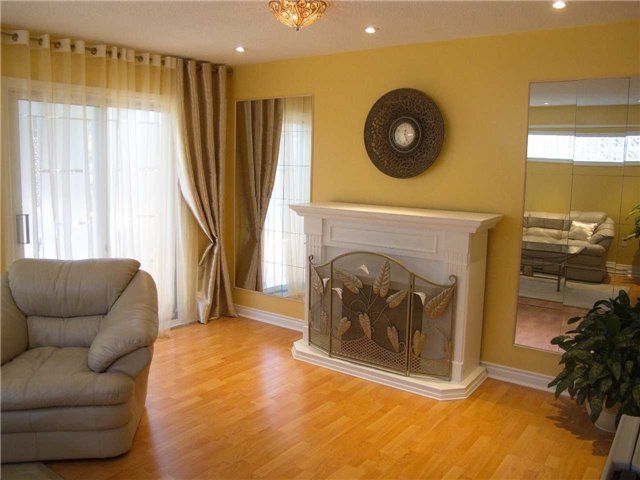 50 Widdifield Ave, Newmarket, L3X1Z4 | Image 2