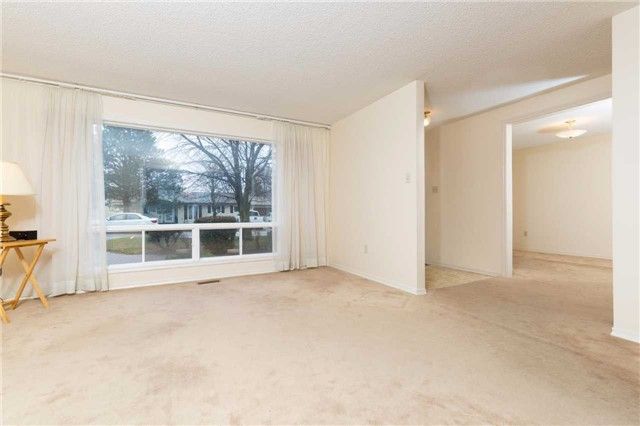 105 Tecumseth Pines Dr, New Tecumseth, L0G1W0 | Image 3