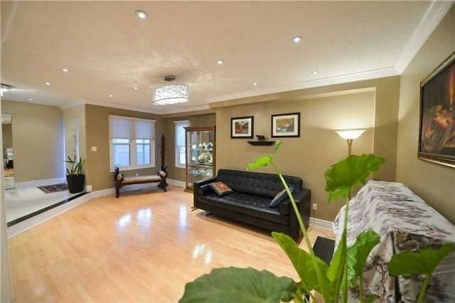 31 Cavalry Tr, Markham, L3R9H3 | Image 2