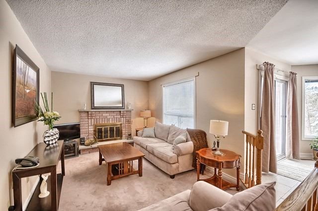 492 Traviss Dr, Newmarket, L3Y7K5 | Image 2