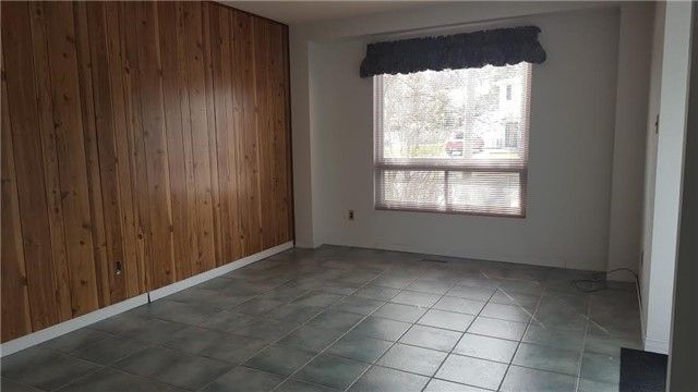 789 Elgin St, Newmarket, L3Y3B9 | Image 3