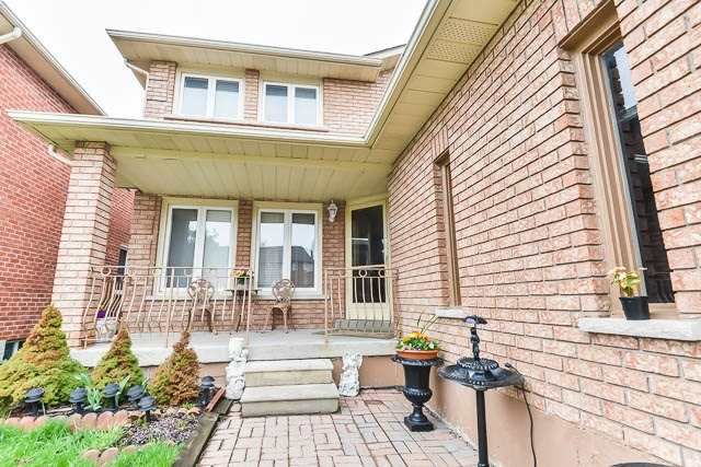 94 Weldrick Rd E, Richmond Hill, L4C8T7 | Image 2