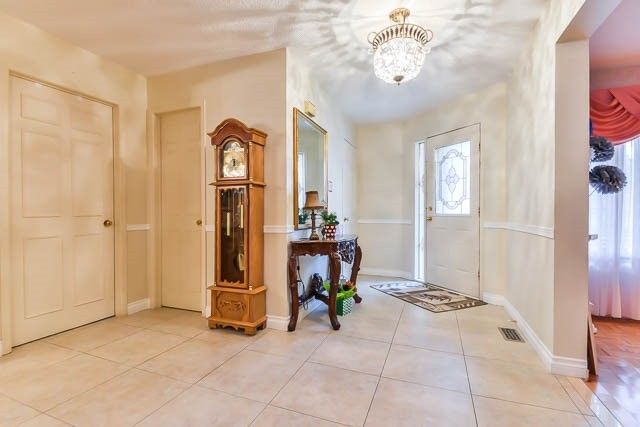 94 Weldrick Rd E, Richmond Hill, L4C8T7 | Image 3