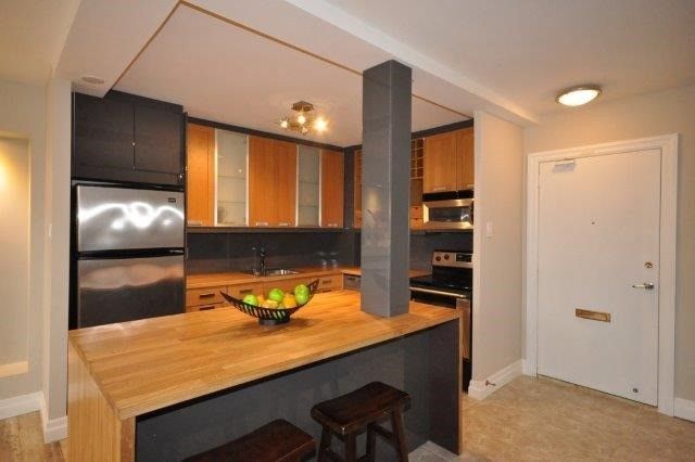 204 - 67 Richmond St, Richmond Hill, L4C3Y3 | Image 2