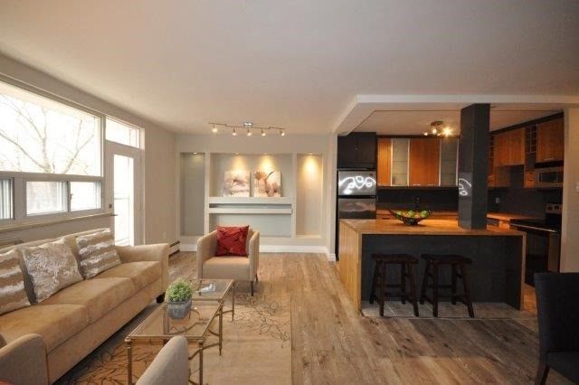 204 - 67 Richmond St, Richmond Hill, L4C3Y3 | Image 3