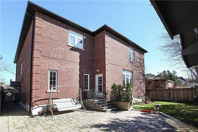 129 Lakeland Cres, Richmond Hill, L4E3A1 | Image 2