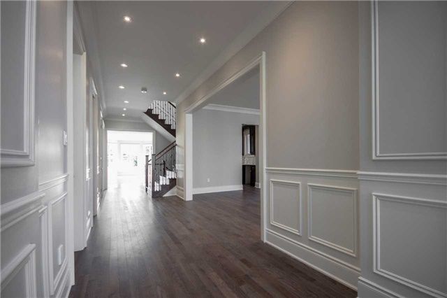 10 Stancroft Dr, Richmond Hill, L4C4N1 | Image 3