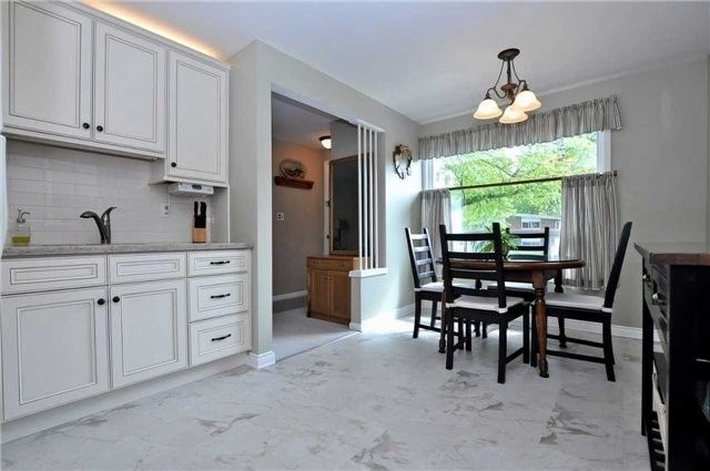 22 Knowles Cres, Aurora, L4G1Z7 | Image 2