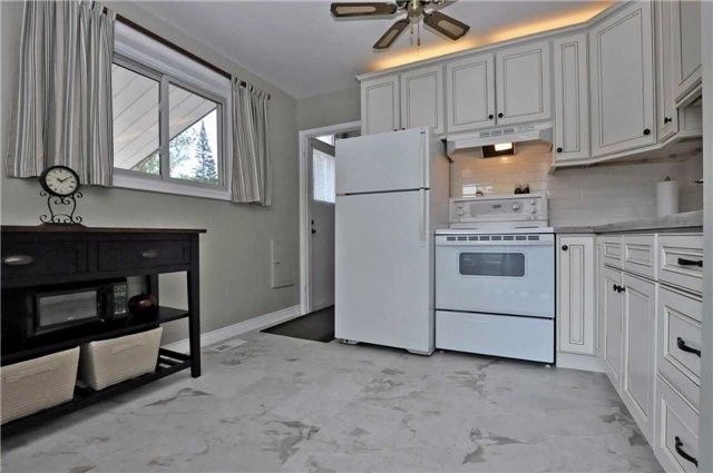 22 Knowles Cres, Aurora, L4G1Z7 | Image 3