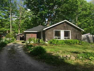 Detached House sold at 3923 Algonquin Avenue, Innisfil, Ontario, L9S 2M3 - Rural Innisfil - MLS: N3507936