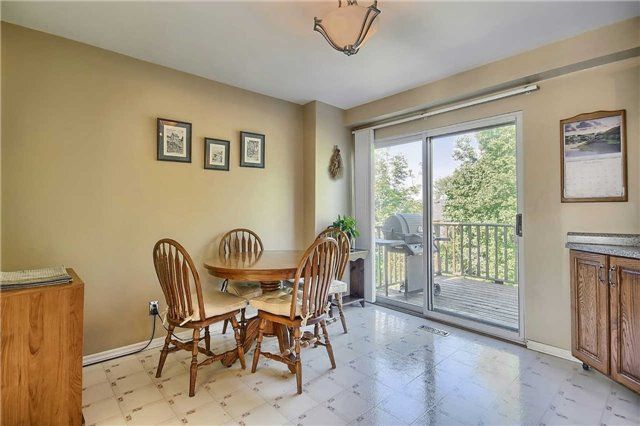 739 Pam Cres, Newmarket, L3Y5B7 | Image 3