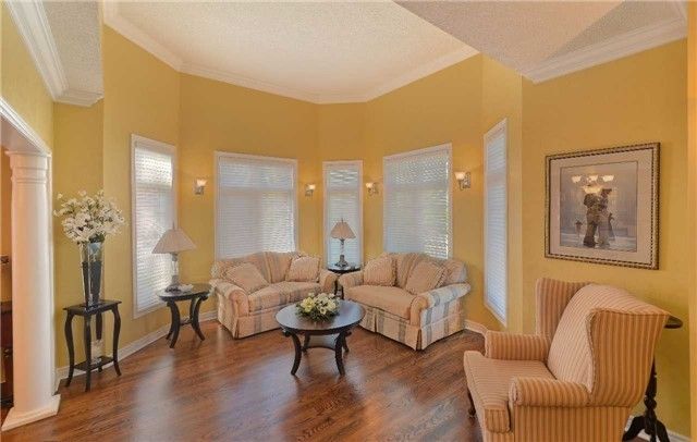 922 Best Circ, Newmarket, L3X2H8 | Image 3