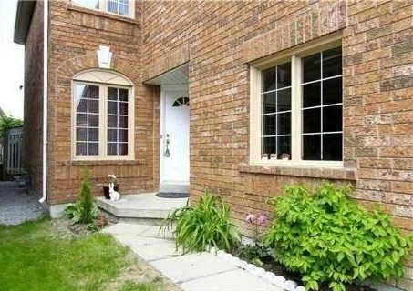 22 Rush Rd, Aurora, L4G7G5 | Image 2