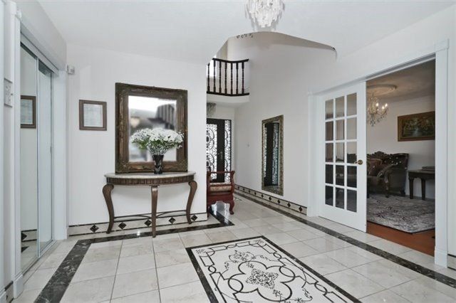 358 Valleymede Dr, Richmond Hill, L4B3E8 | Image 3