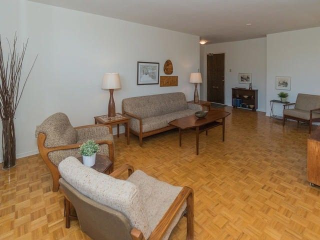 502 - 67 Richmond St, Richmond Hill, L4C3Y3 | Image 2