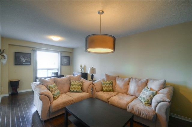 93 Clearmeadow Blvd, Newmarket, L3X 2M5 | Image 3