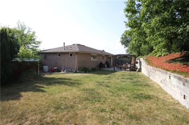 17 Fox Run Lane, Bradford West Gwillimbury, L3Z2J1 | Image 2