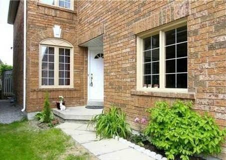 22 Rush Rd, Aurora, L4G7G5 | Image 2