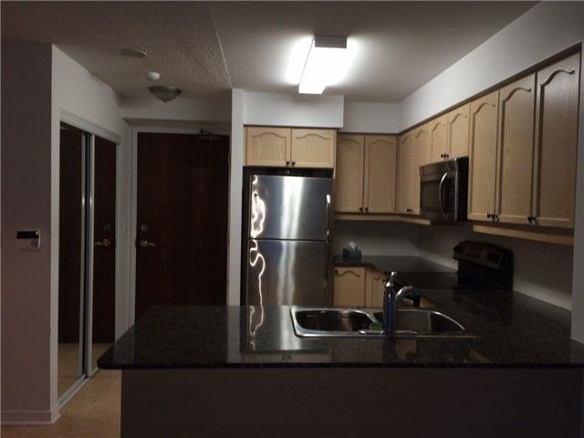 911 - 185 Oneida Cres, Richmond Hill, L4B0B1 | Image 3