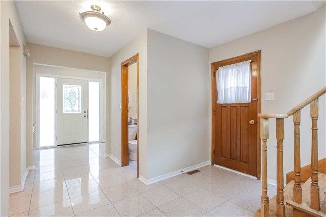 6 Simsbury Crt, Markham, L3R3G7 | Image 3