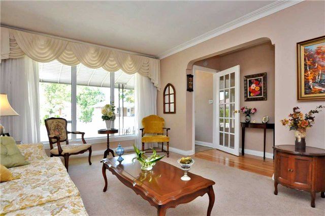 438 Centre St E, Richmond Hill, L4C1B7 | Image 3