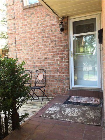 18 Eugenia Crt, Markham, L3R4Y6 | Image 2