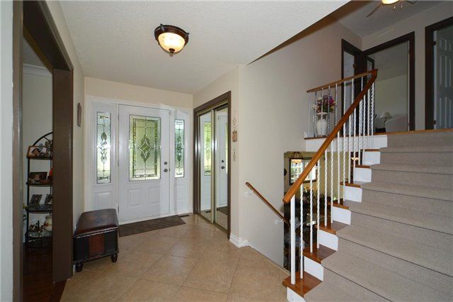 20 Blackforest Dr, Richmond Hill, L4E2P5 | Image 2