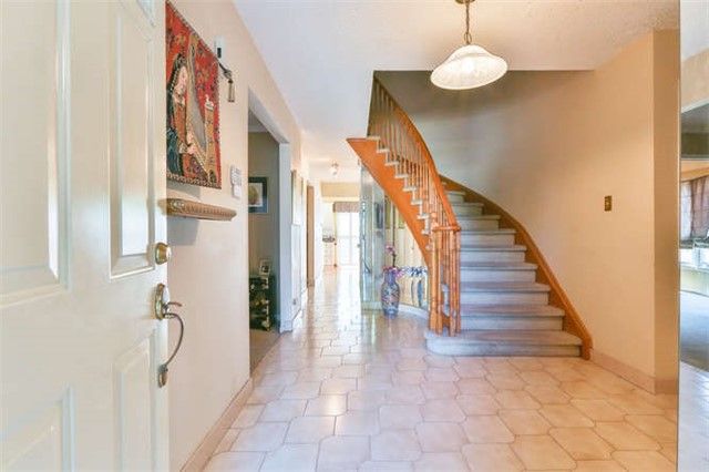 33 Winborne Dr, Vaughan, L4J2R8 | Image 2