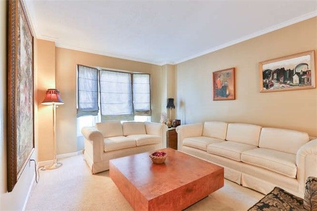 33 Winborne Dr, Vaughan, L4J2R8 | Image 3