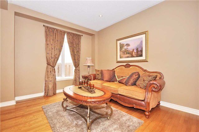 359 Worthington Ave, Richmond Hill, L4E4S3 | Image 3