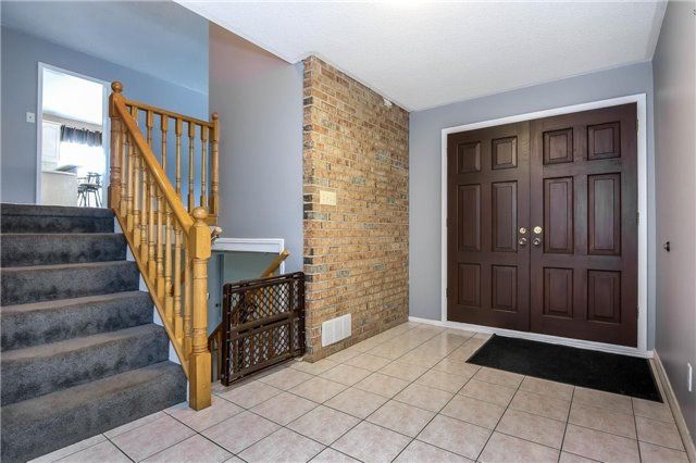 1022 Janette St, Newmarket, L3Y3C5 | Image 2