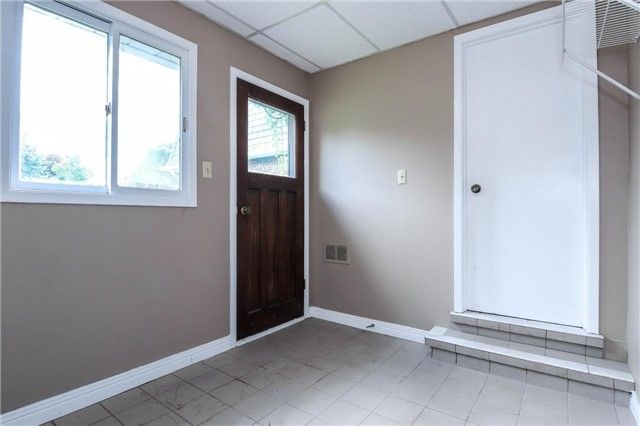 1022 Janette St, Newmarket, L3Y3C5 | Image 3