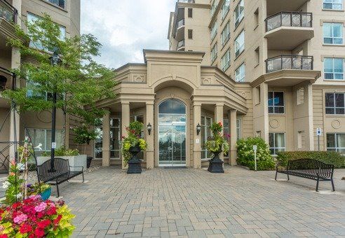 403 - 2 Maison Parc Crt, Vaughan, L4J9K4 | Image 2