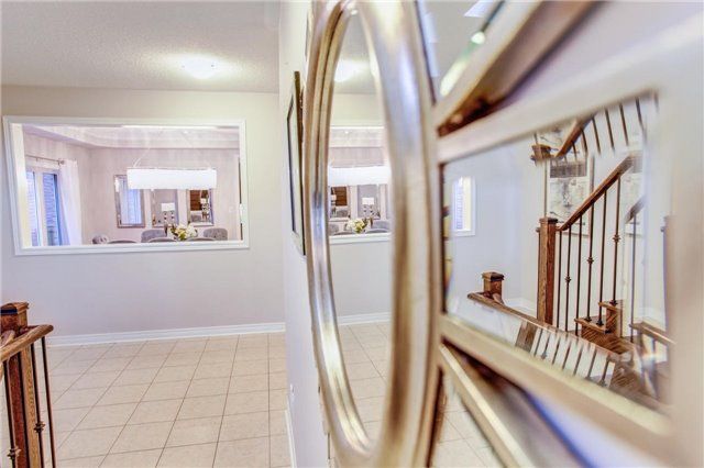 396 Grand Trunk Ave, Vaughan, L6A0T4 | Image 2