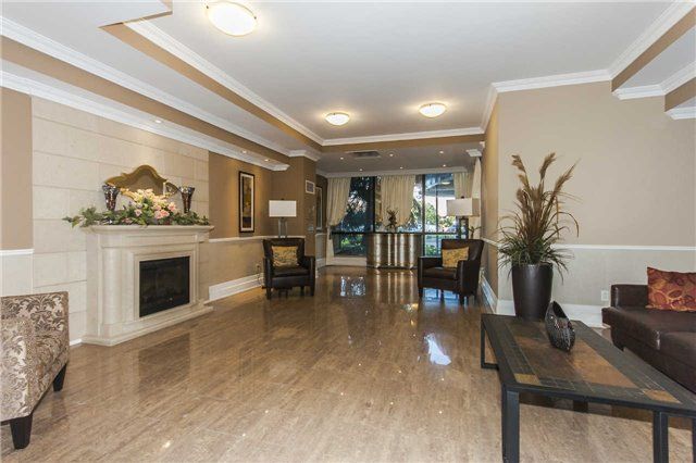 404 - 40 Harding Blvd W, Richmond Hill, L4C9S5 | Image 3